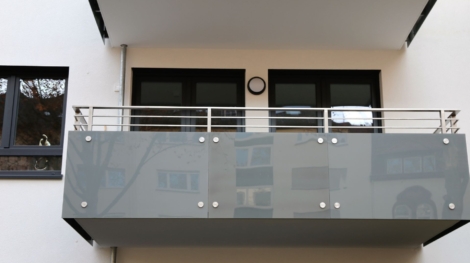 odnowiony balkon w bloku